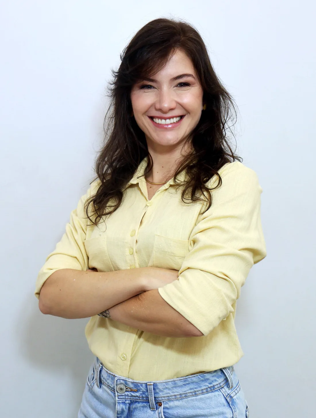 Ju Damando sorrindo, em fotografia oficial da campanha